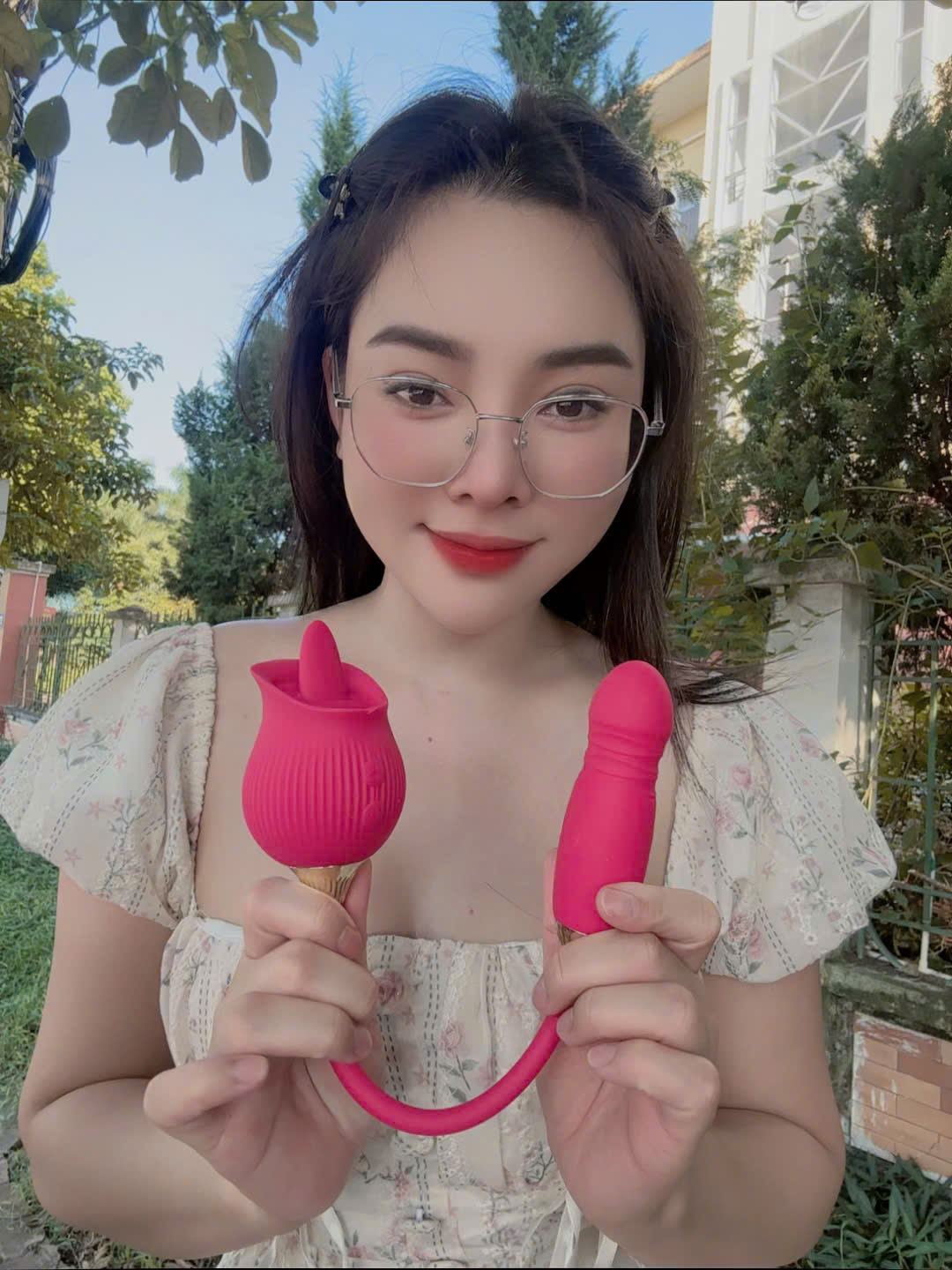 Trứng rung hoa hồng 2 đầu rung thụt liếm đa năng